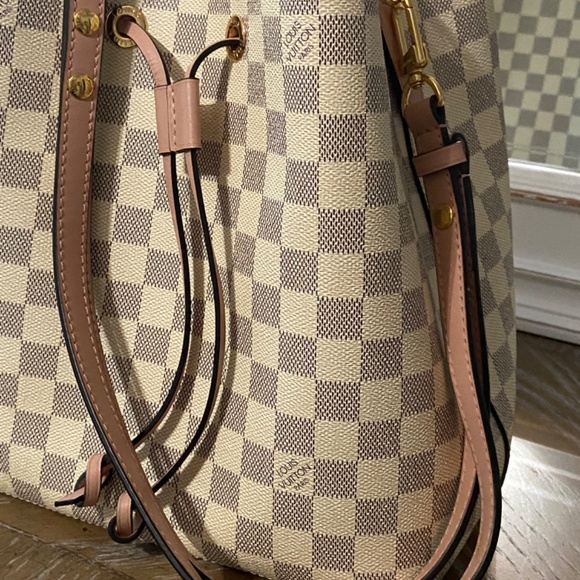 RARE Damier Azur Neonoe MM Eau De Rose Bucket style bag - Picture 2 of 11